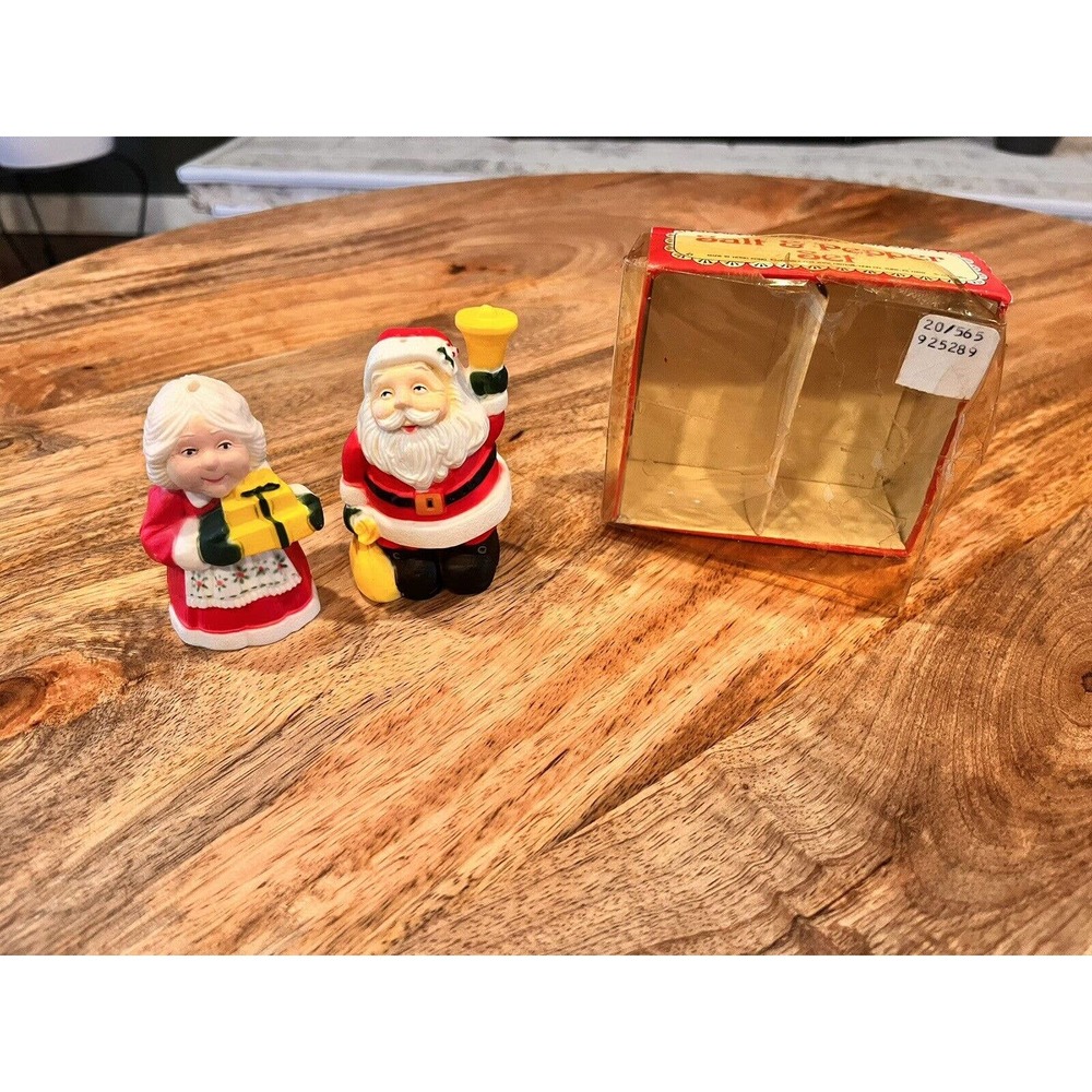 Vintage Santa and Mrs Claus Salt & Pepper Shakers Plastic Hong Kong Christmas